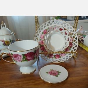 Tea Cup With Lid And Serving Tray